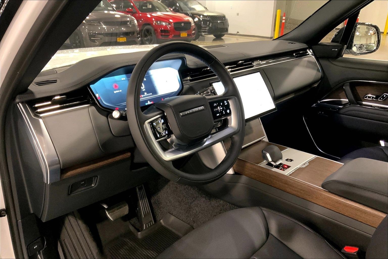New 2025 Land Rover Range Rover SE image 8