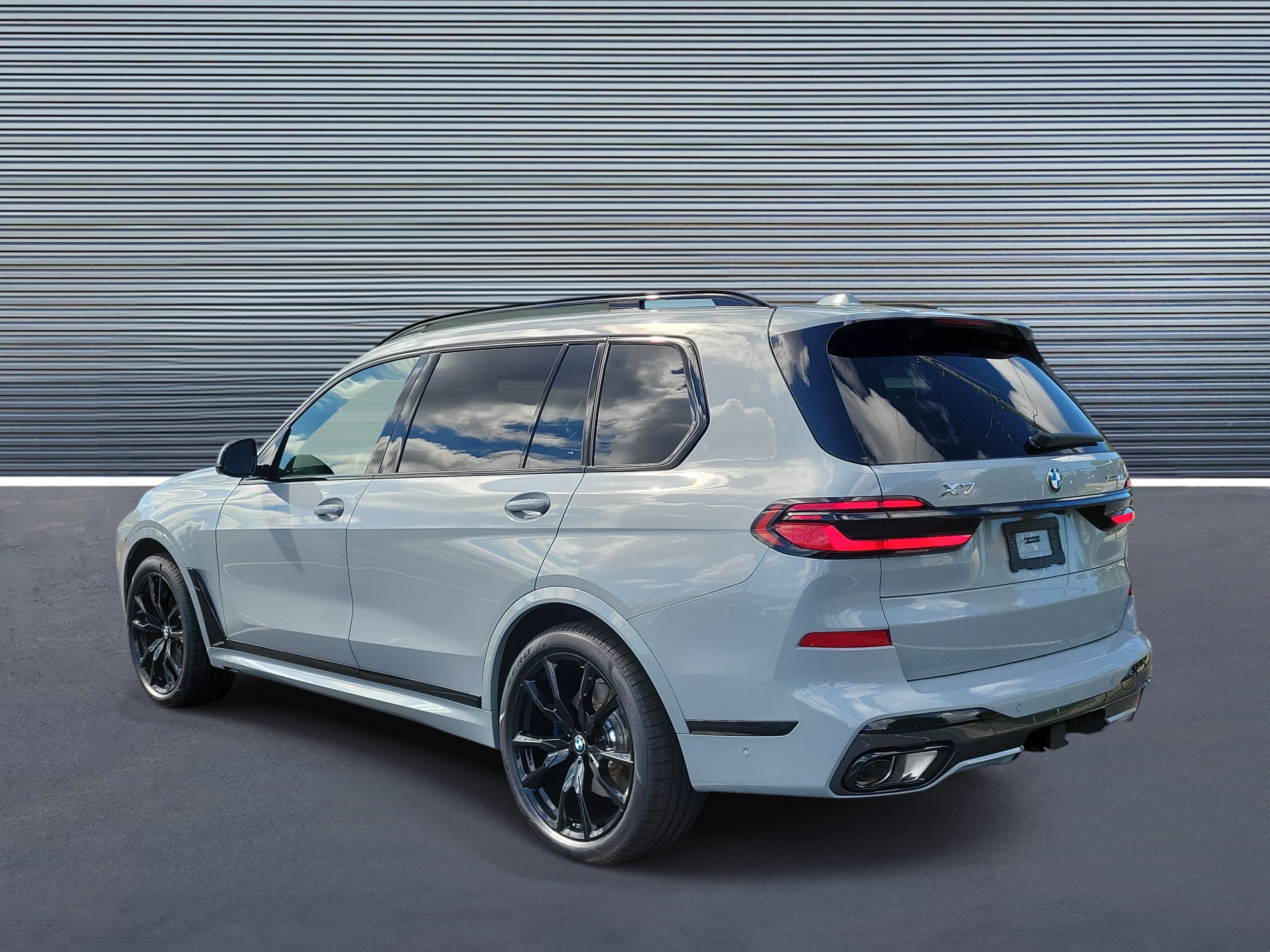 New 2027 BMW X7 xDrive40i w/ Executive Package AWD/4WD image 4