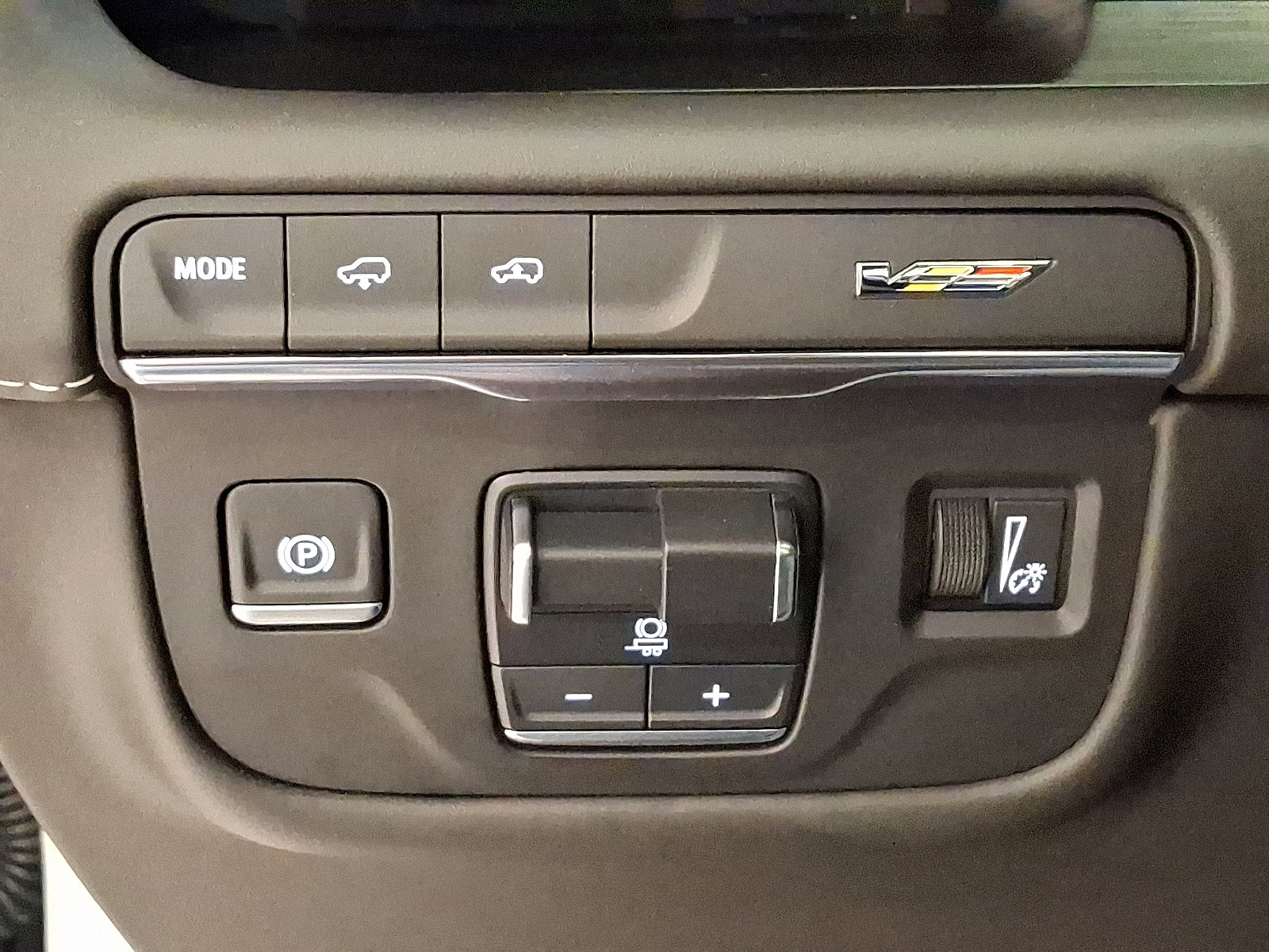 Certified 2024 Cadillac Escalade V w/ LPO, ONYX Package AWD/4WD image 27