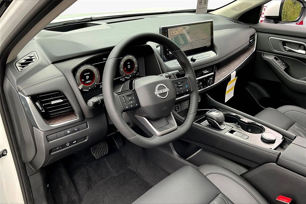 New 2026 Nissan Rogue Platinum image 7