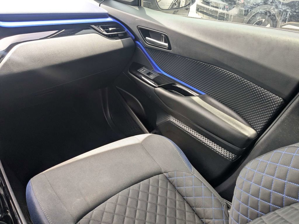 Used 2020 Toyota C-HR XLE FWD image 17