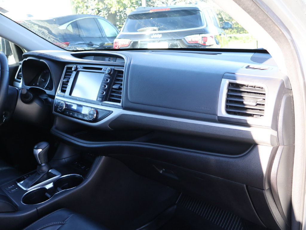 Used 2017 Toyota Highlander SE AWD/4WD image 9