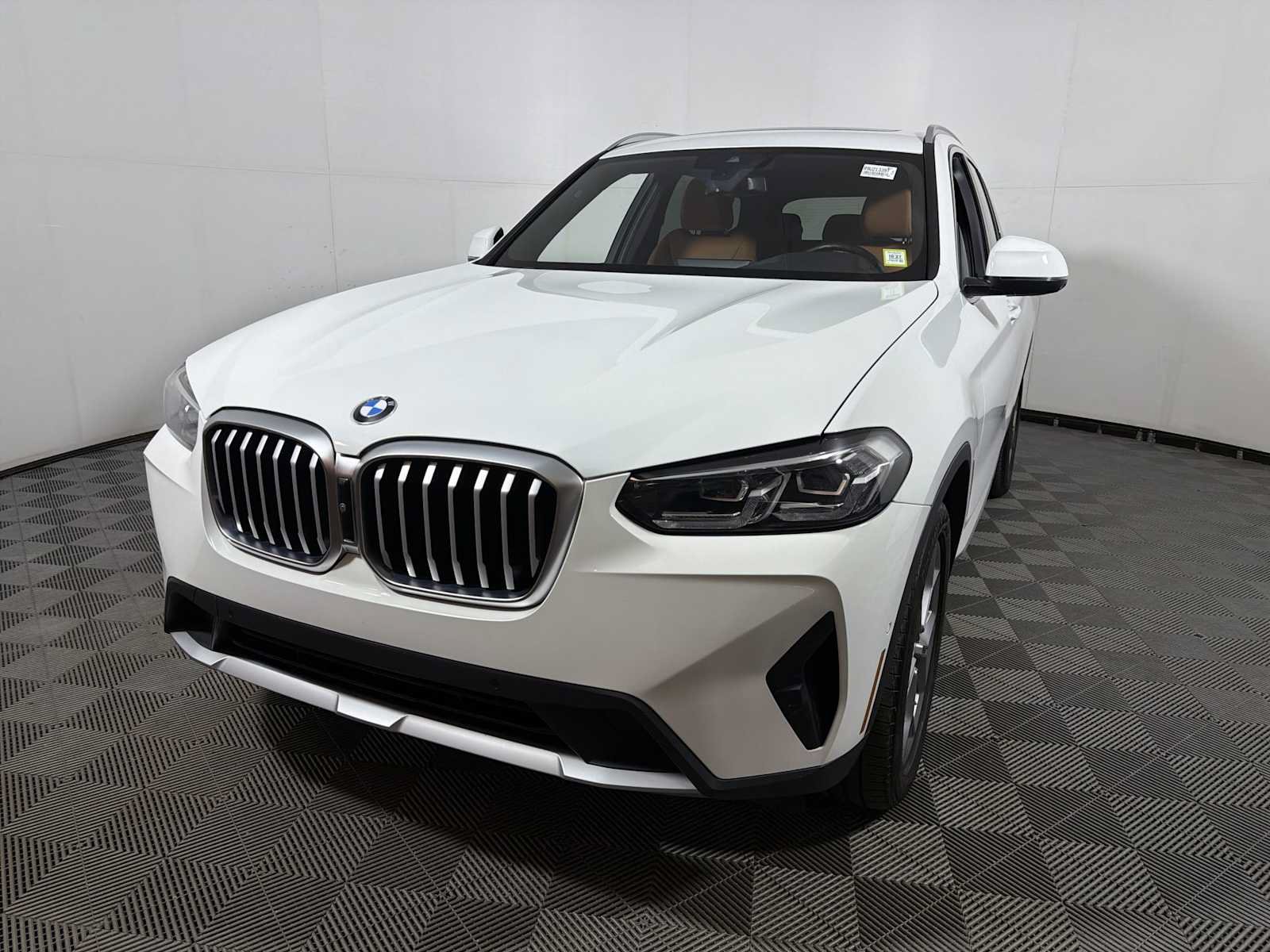 Used 2024 BMW X3 xDrive30i w/ Convenience Package AWD/4WD image 3