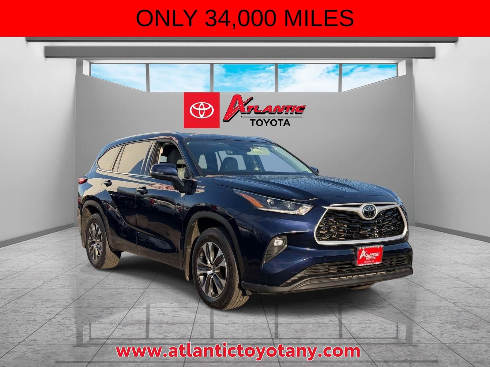 Used 2021 Toyota Highlander XLE AWD/4WD image 1