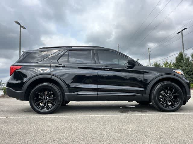Used 2023 Ford Explorer XLT w/ Equipment Group 202A AWD/4WD image 3