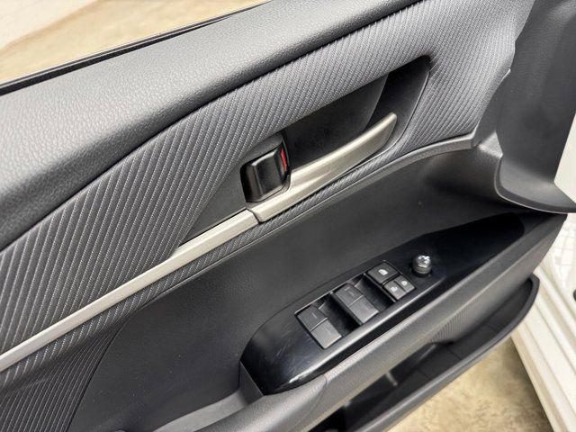 Used 2025 Toyota Camry SE image 11