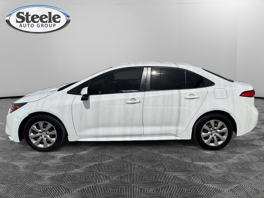Used 2021 Toyota Corolla LE FWD image 2