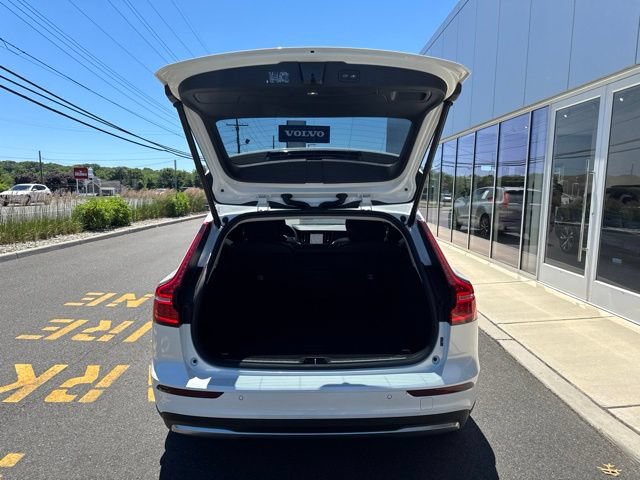 Certified 2025 Volvo V60 B5 Cross Country Plus AWD/4WD image 11