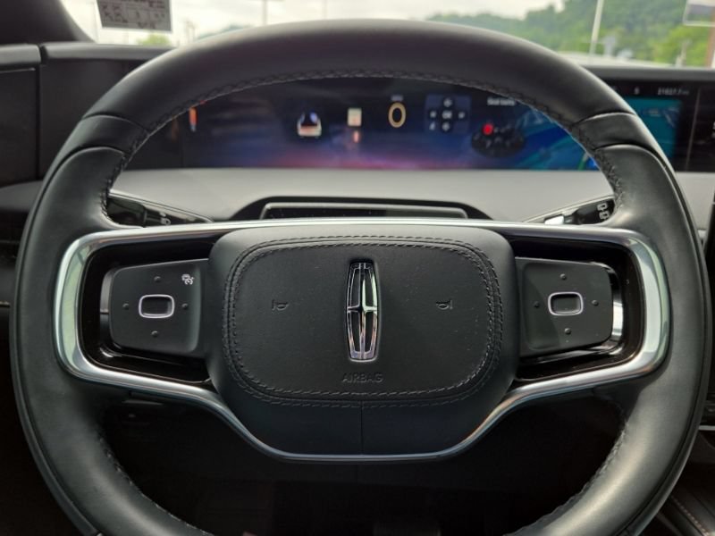 Used 2025 Lincoln Nautilus Reserve w/ Jet Appearance Package AWD/4WD image 31