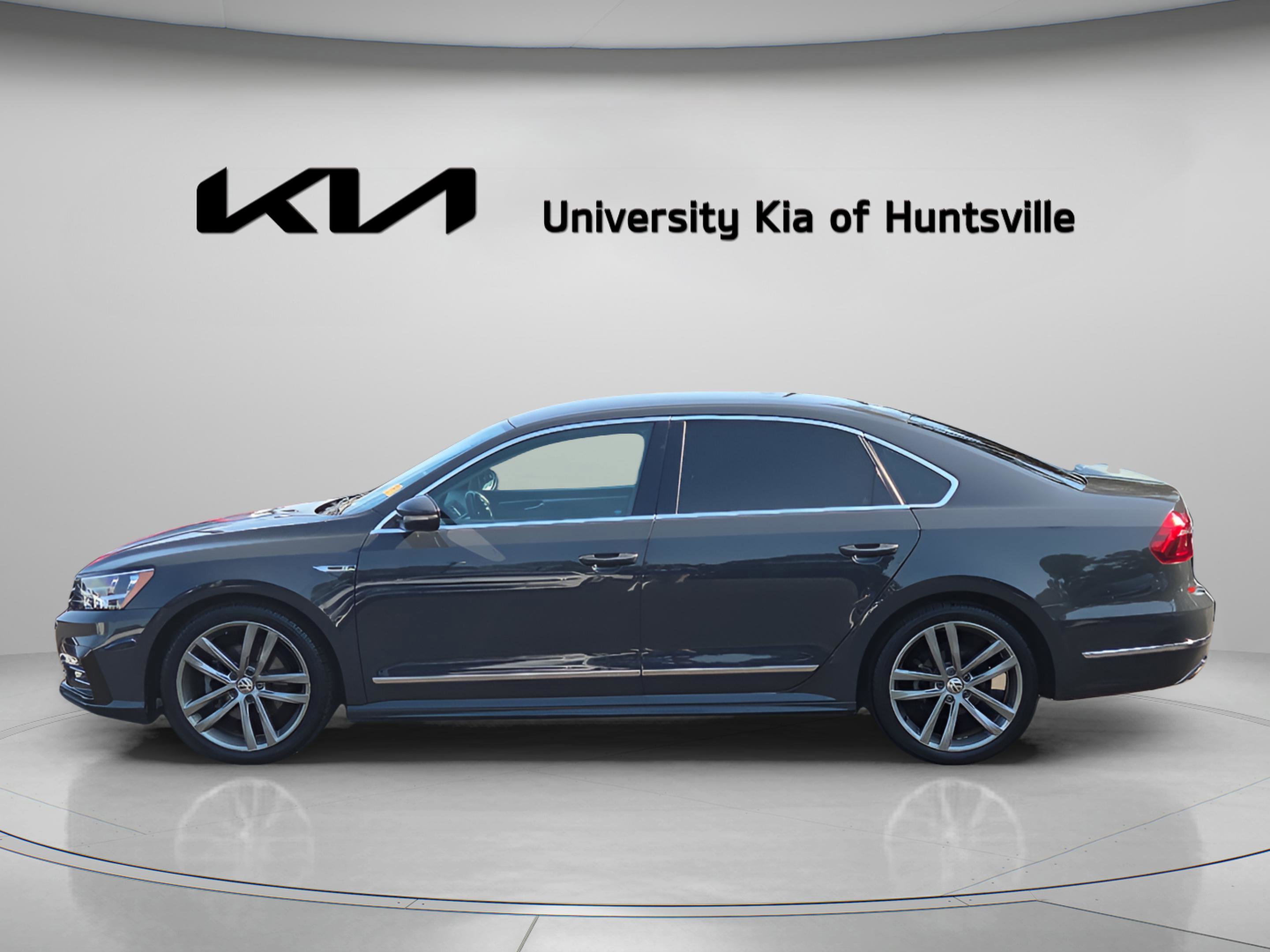 Used 2017 Volkswagen Passat 1.8T R-Line FWD image 4