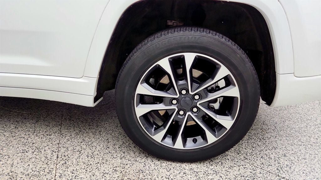 Used 2023 Jeep Grand Cherokee Overland AWD/4WD image 9