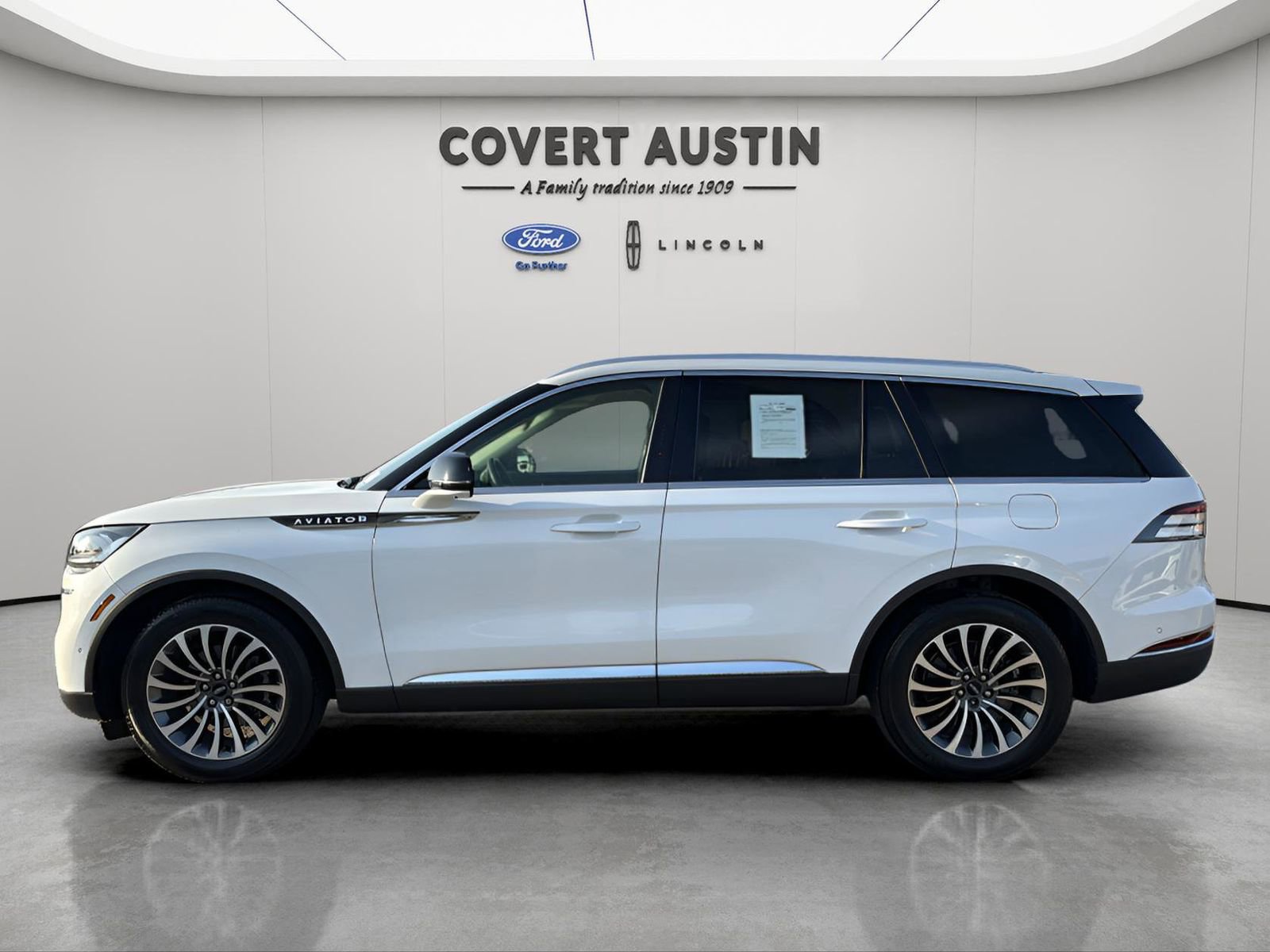 Certified 2023 Lincoln Aviator Reserve image 2