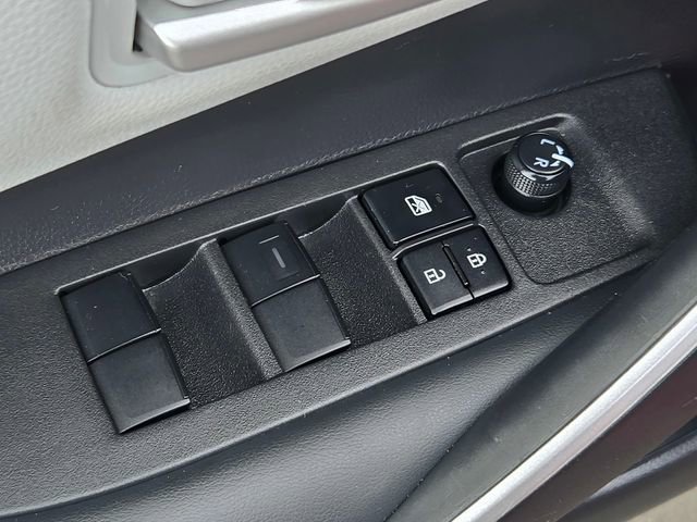 Used 2023 Toyota Corolla SE w/ SE Premium Package image 17