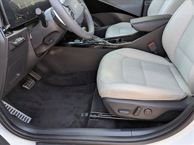 Used 2024 Kia Niro EX Touring FWD image 15