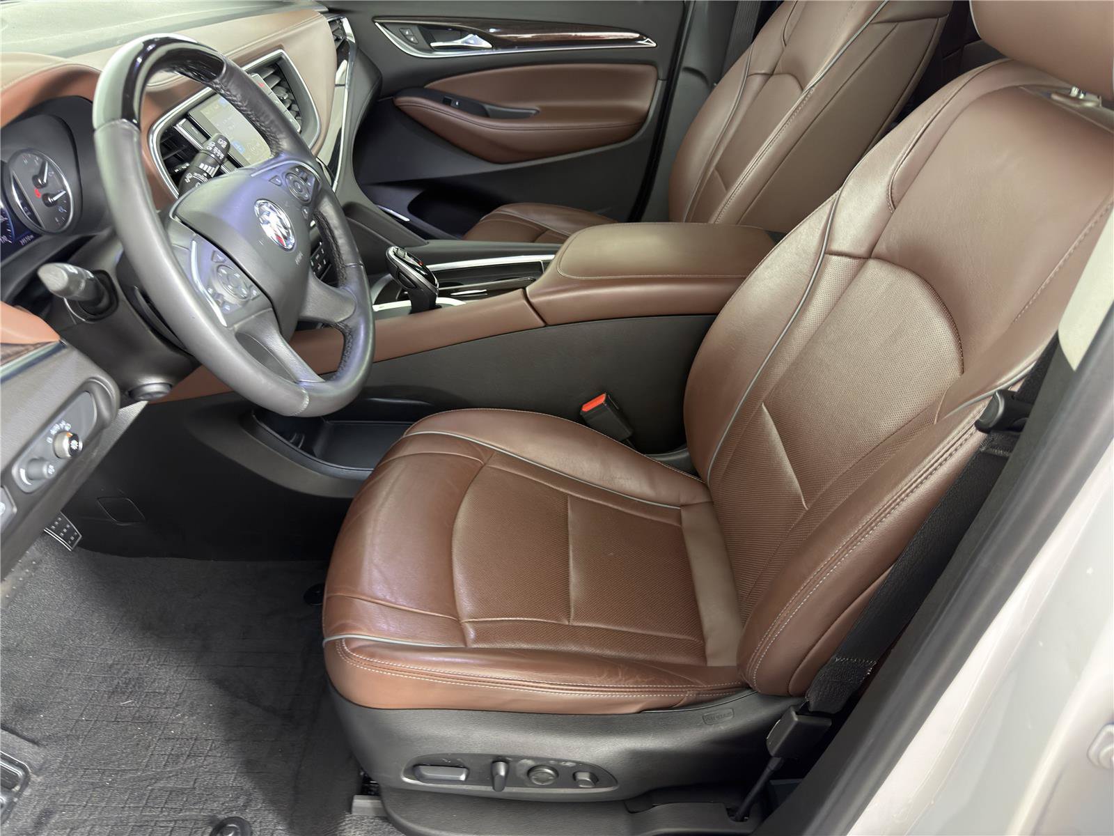 Used 2021 Buick Enclave Avenir w/ Avenir Technology Package FWD image 7
