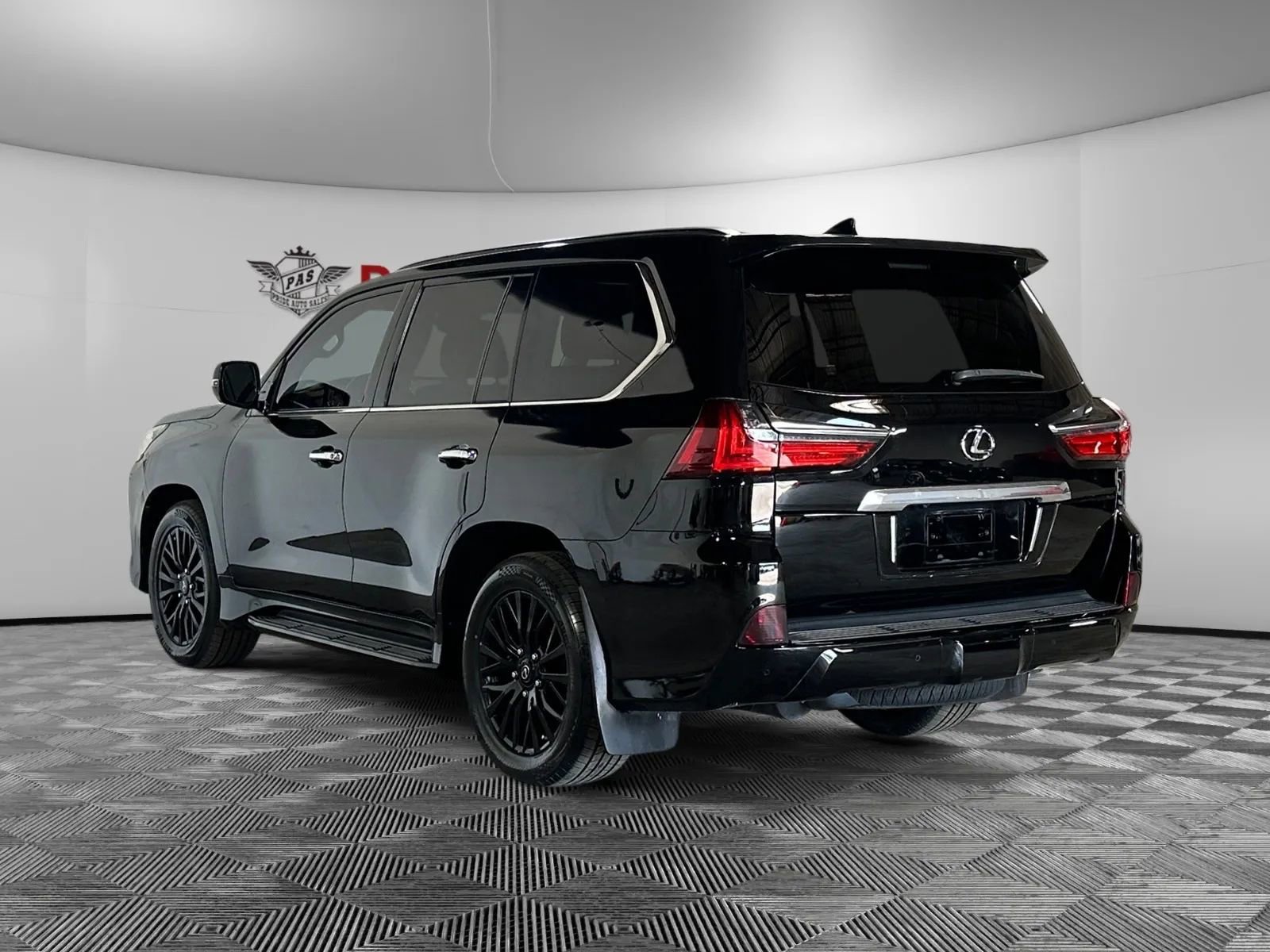 Used 2018 Lexus LX 570 4WD image 5