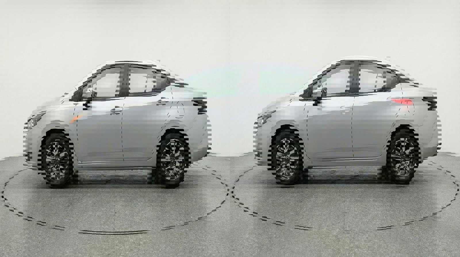 Used 2025 Nissan Versa SV image 4