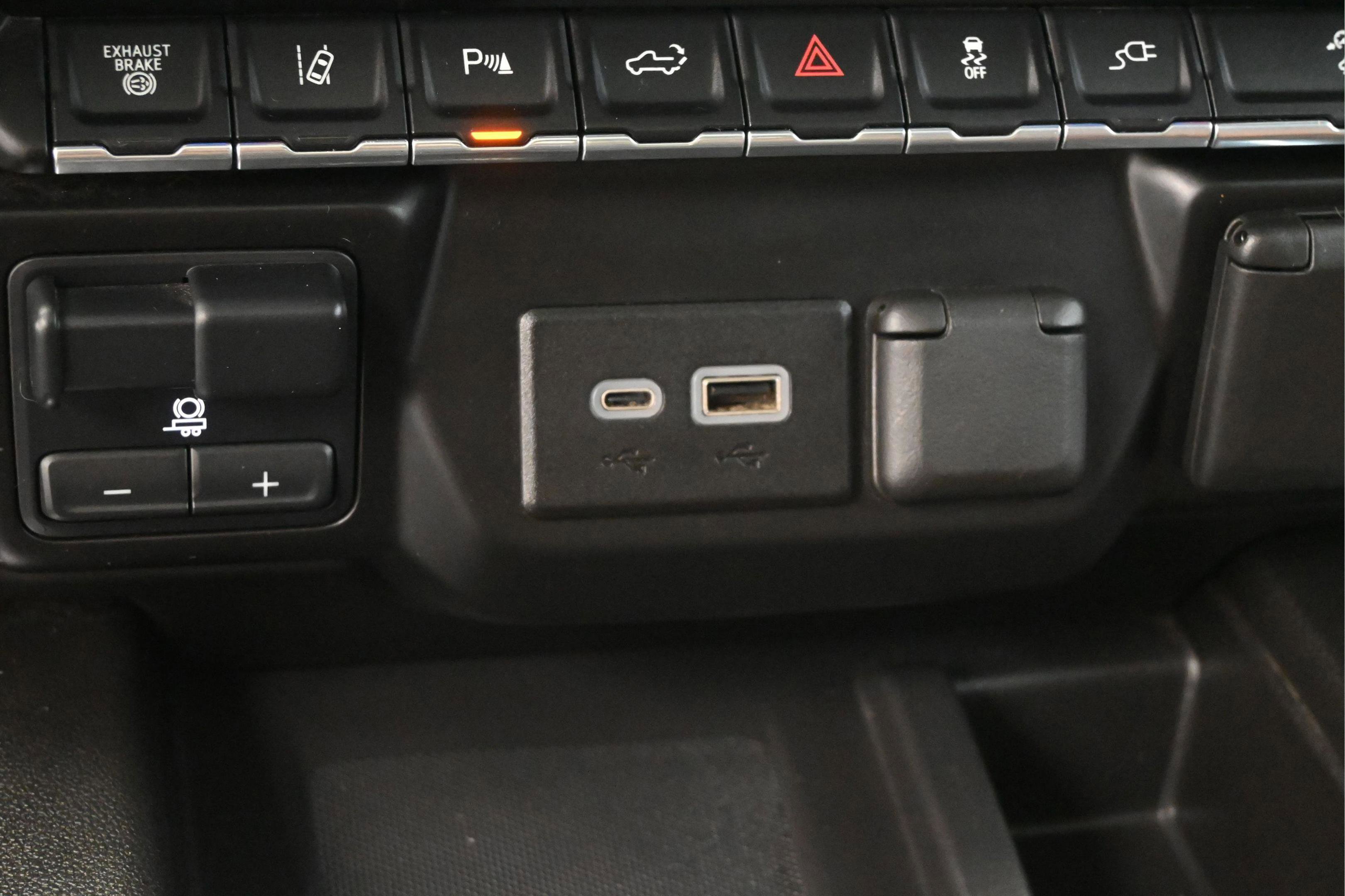 Used 2023 Chevrolet Silverado 2500 High Country w/ Safety Package II AWD/4WD image 28