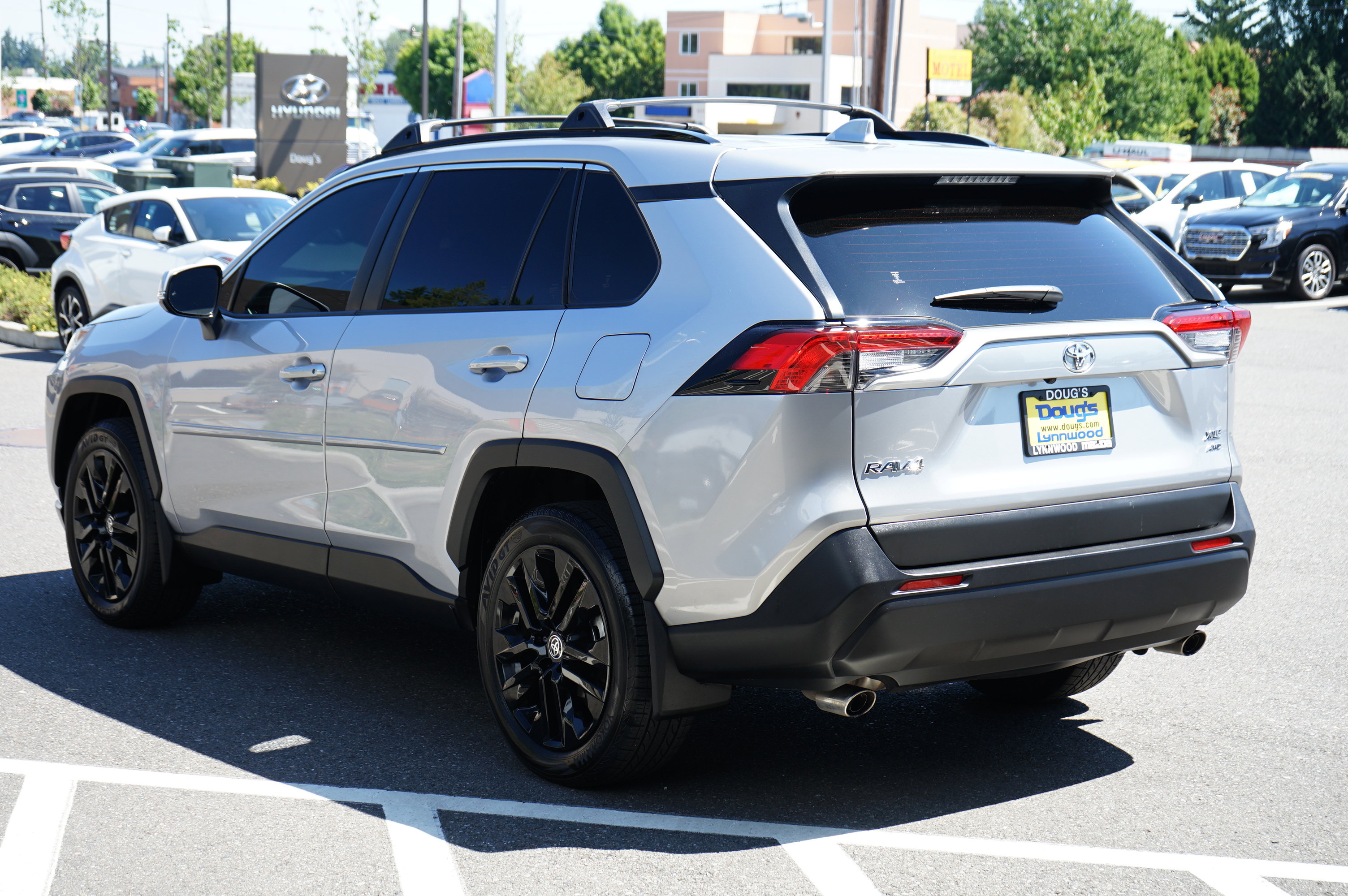 Used 2023 Toyota RAV4 XLE Premium image 5