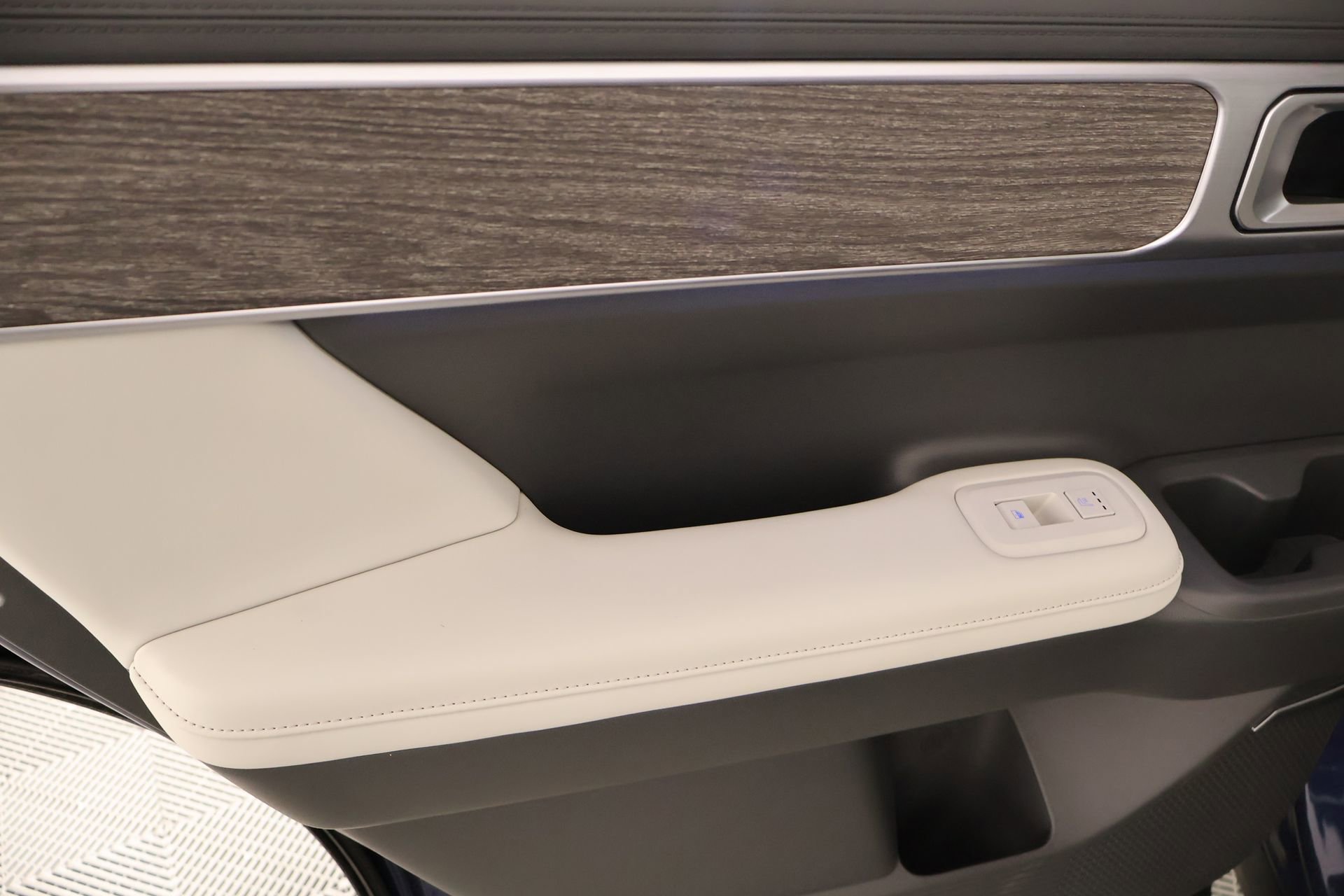 Used 2025 Hyundai Santa Fe Calligraphy image 18