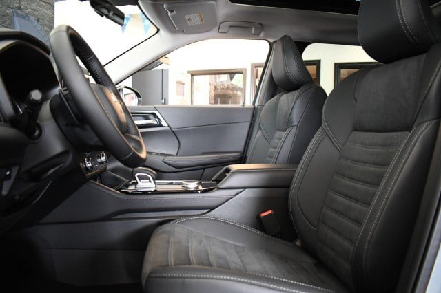 New 2026 Mitsubishi Outlander AWD image 35