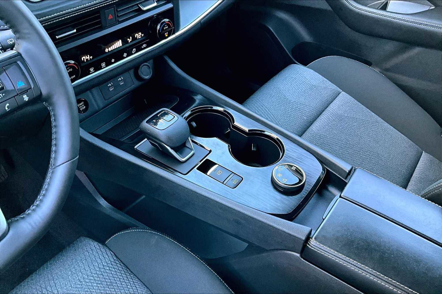 Used 2025 Nissan Rogue SV image 16