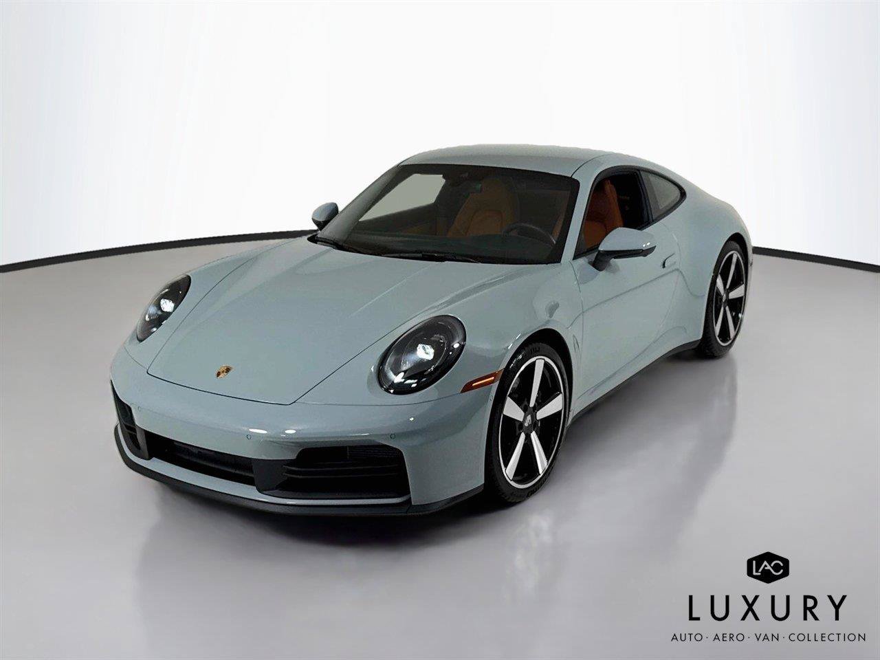 Used 2025 Porsche 911 Carrera RWD image 3