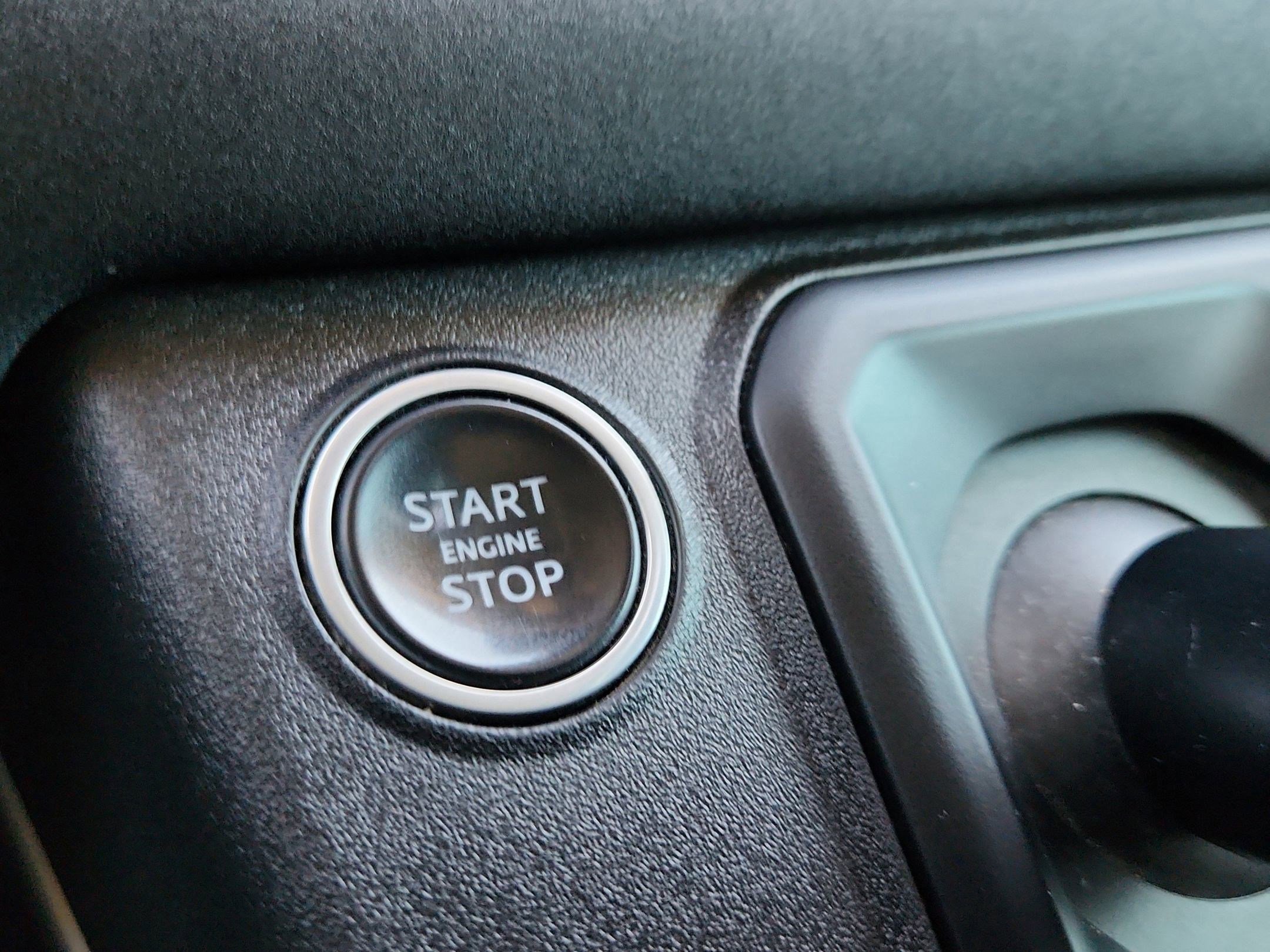 Used 2020 Land Rover Defender 110 SE image 27