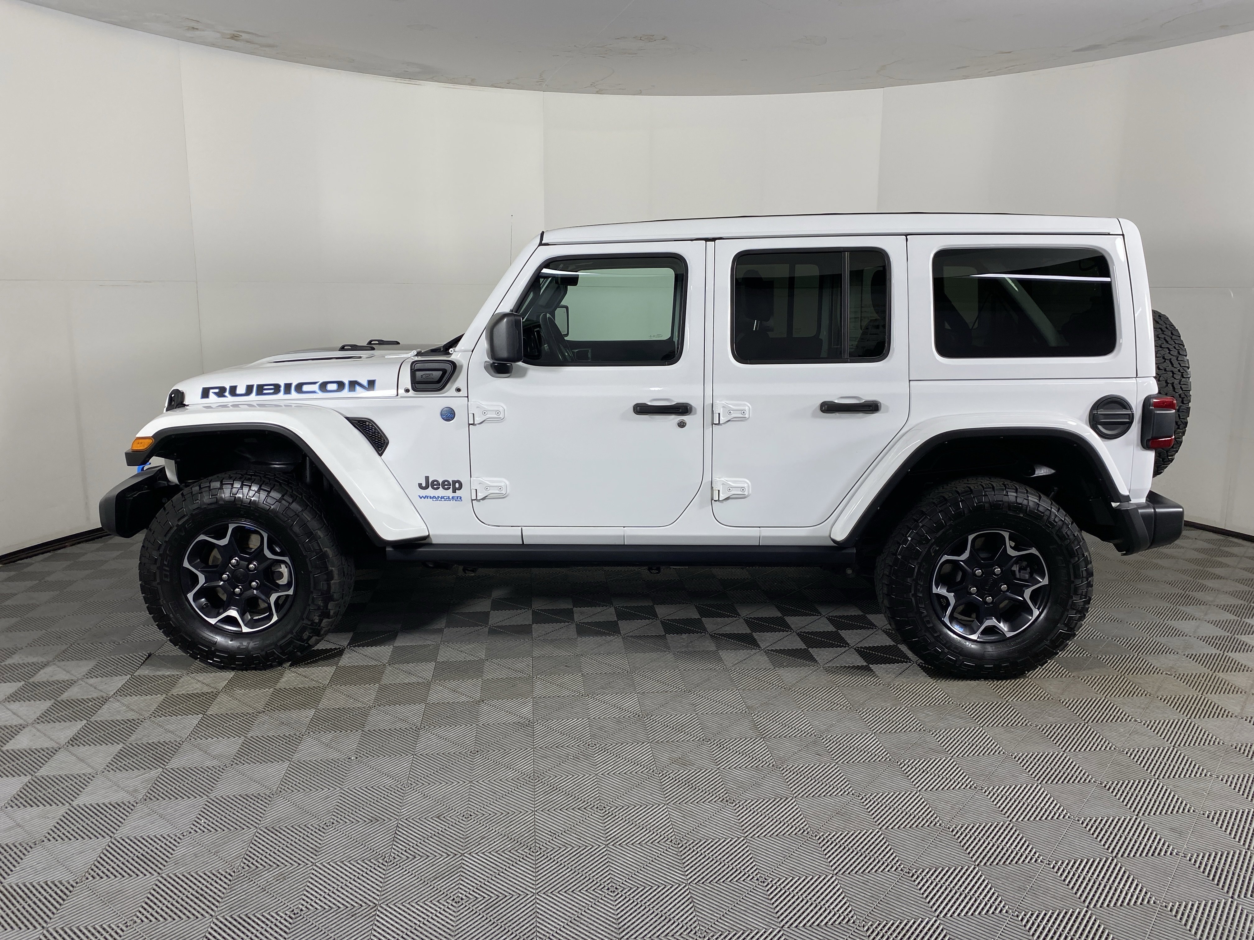 Used 2022 Jeep Wrangler Unlimited Rubicon 4xe w/ Cold Weather Group image 12