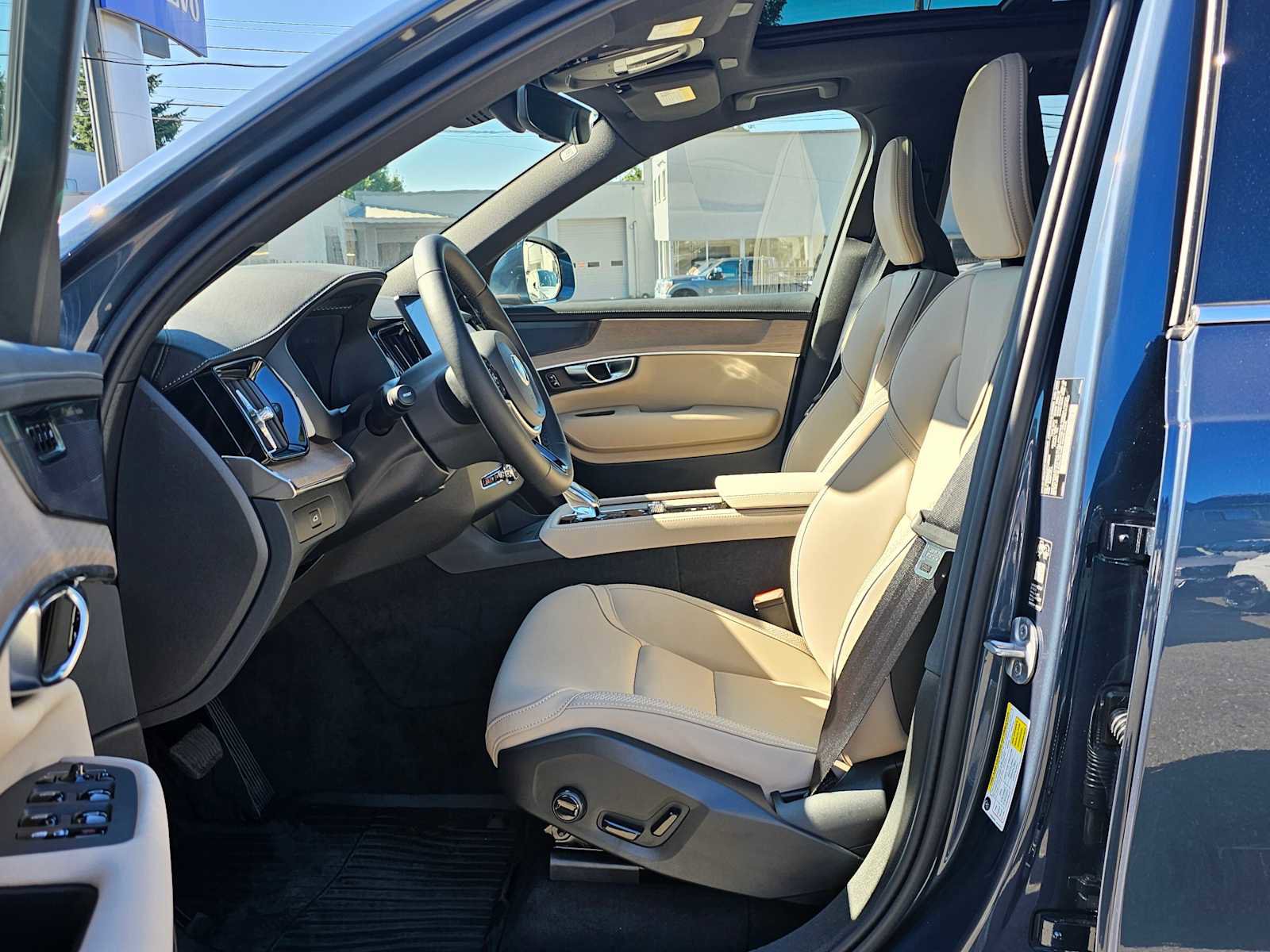 New 2026 Volvo XC90 B6 Plus image 19