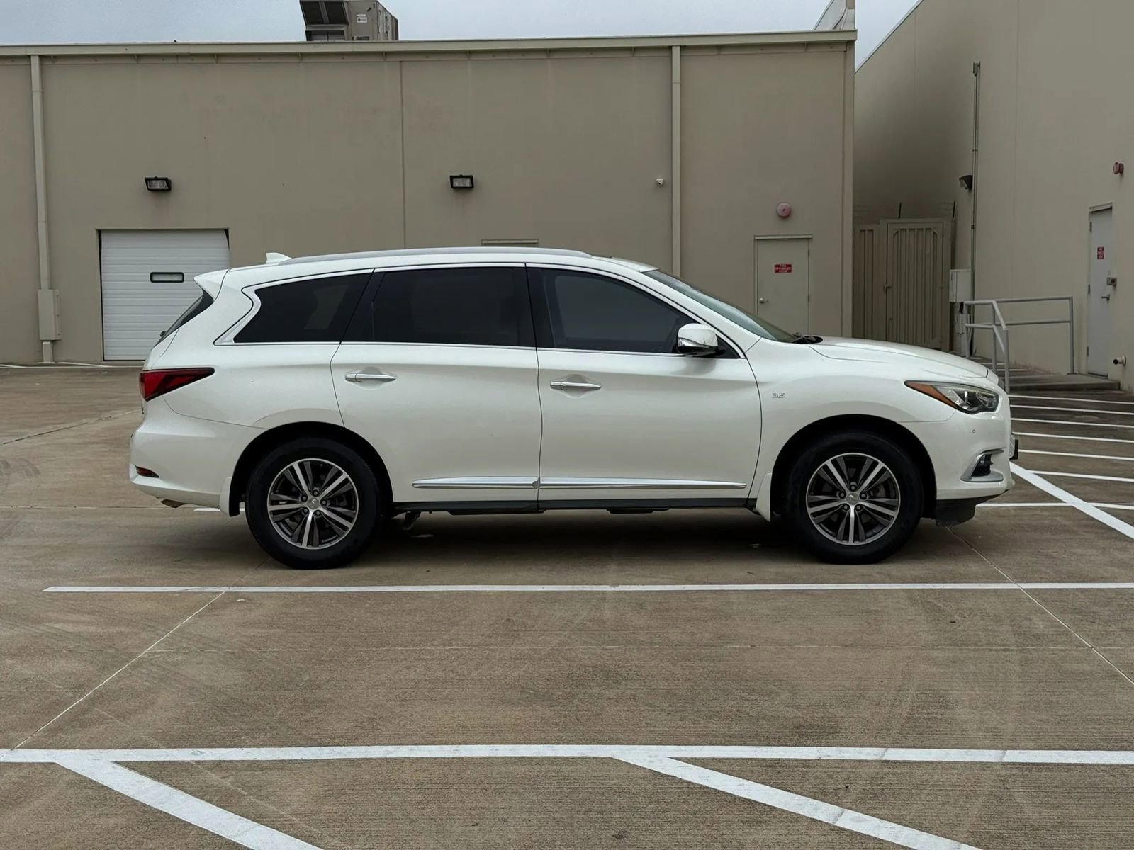 Used 2016 INFINITI QX60 FWD w/ Premium Plus Package image 8