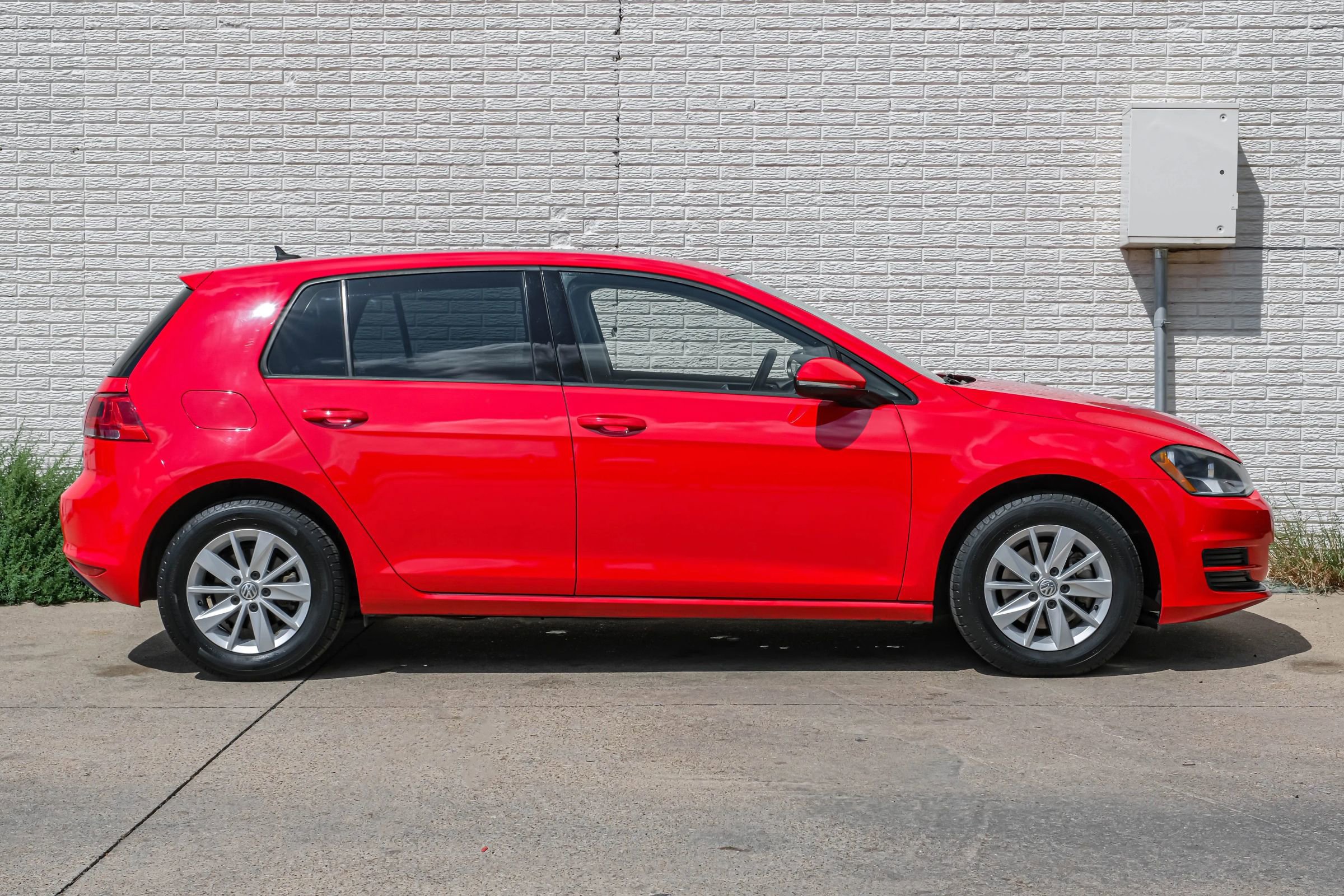 Used 2015 Volkswagen Golf SE image 6