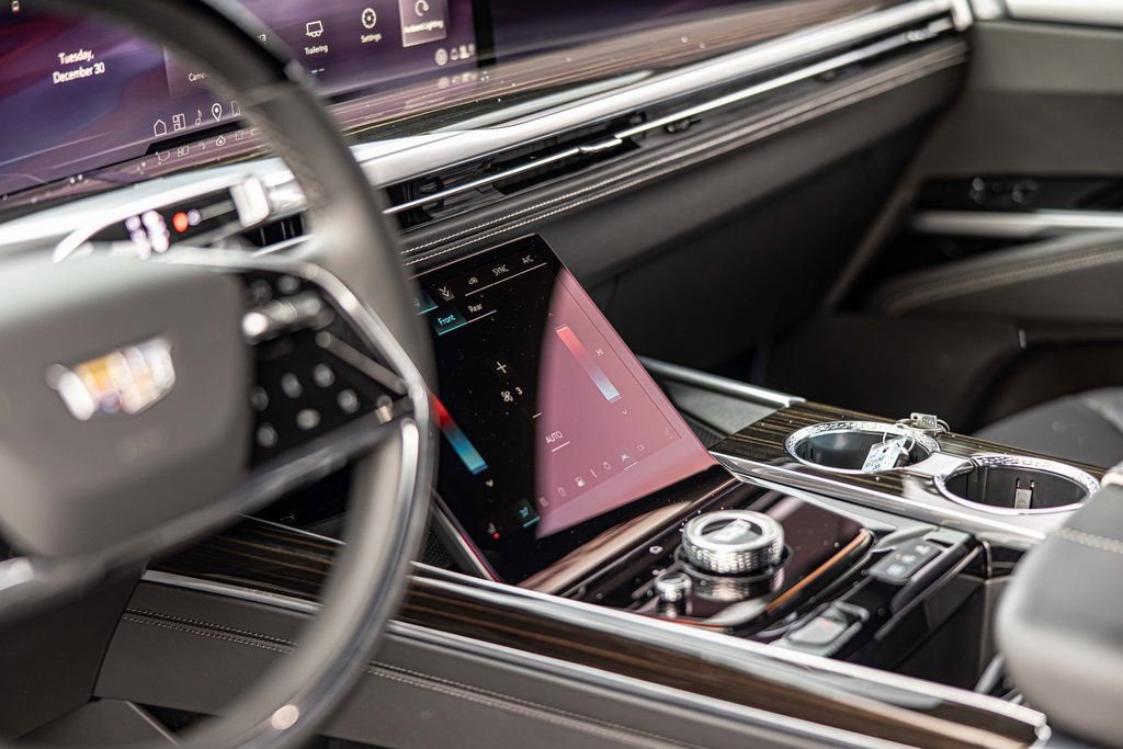 Used 2025 Cadillac Escalade Luxury image 23