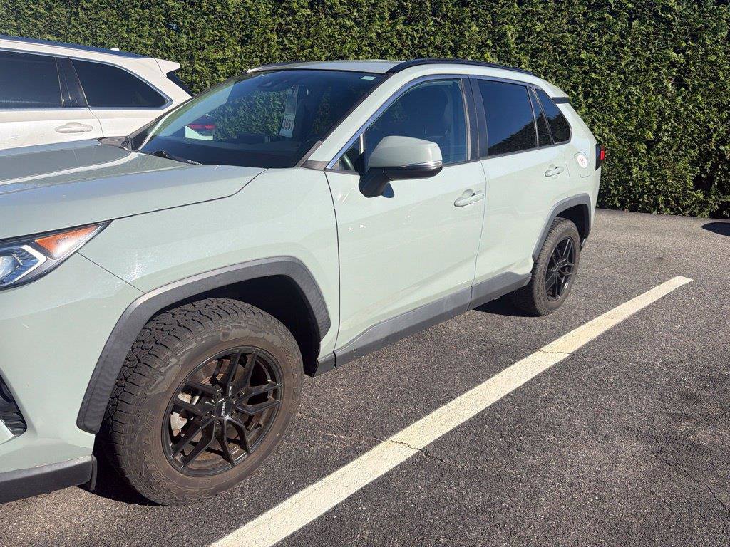 Used 2020 Toyota RAV4 XLE AWD/4WD image 7