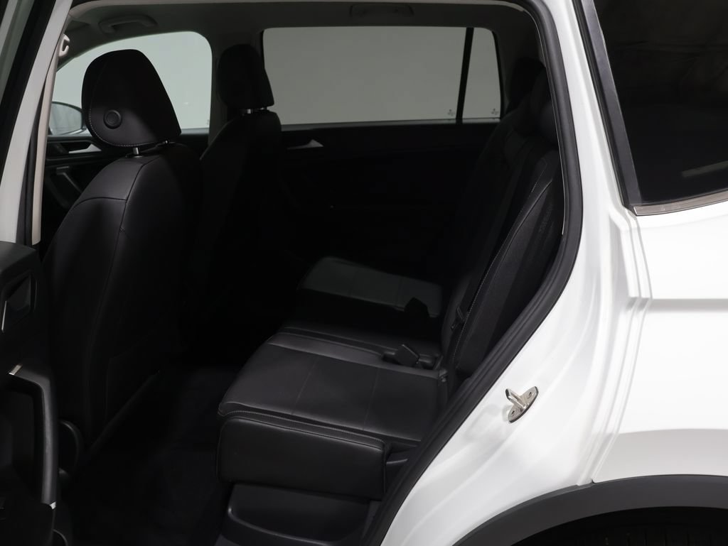 Used 2020 Volkswagen Tiguan SE AWD/4WD image 16