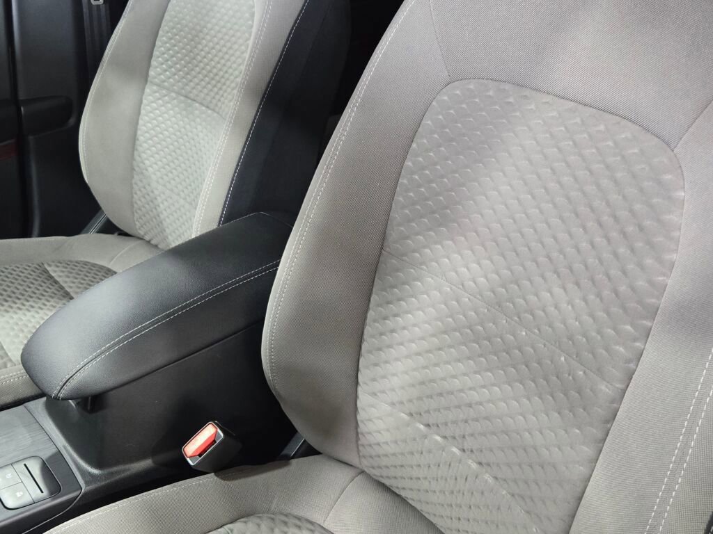 Used 2020 Ford Escape SE image 22