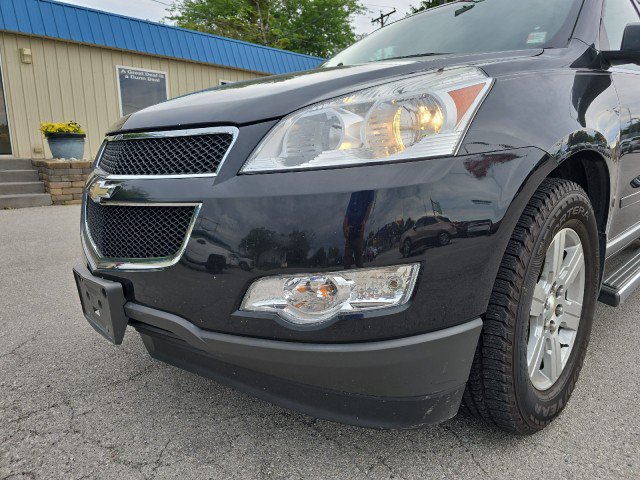 Used 2011 Chevrolet Traverse LT w/ LPO, 'HIT The Road' Package FWD image 9