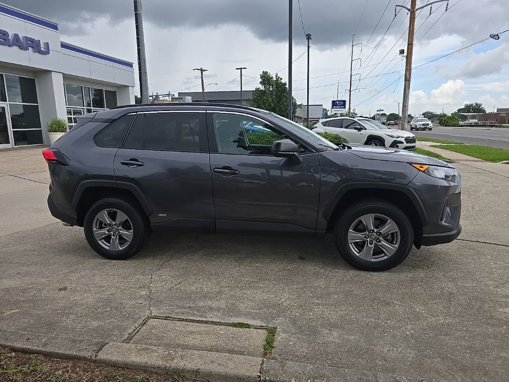 Used 2022 Toyota RAV4 LE AWD/4WD image 3
