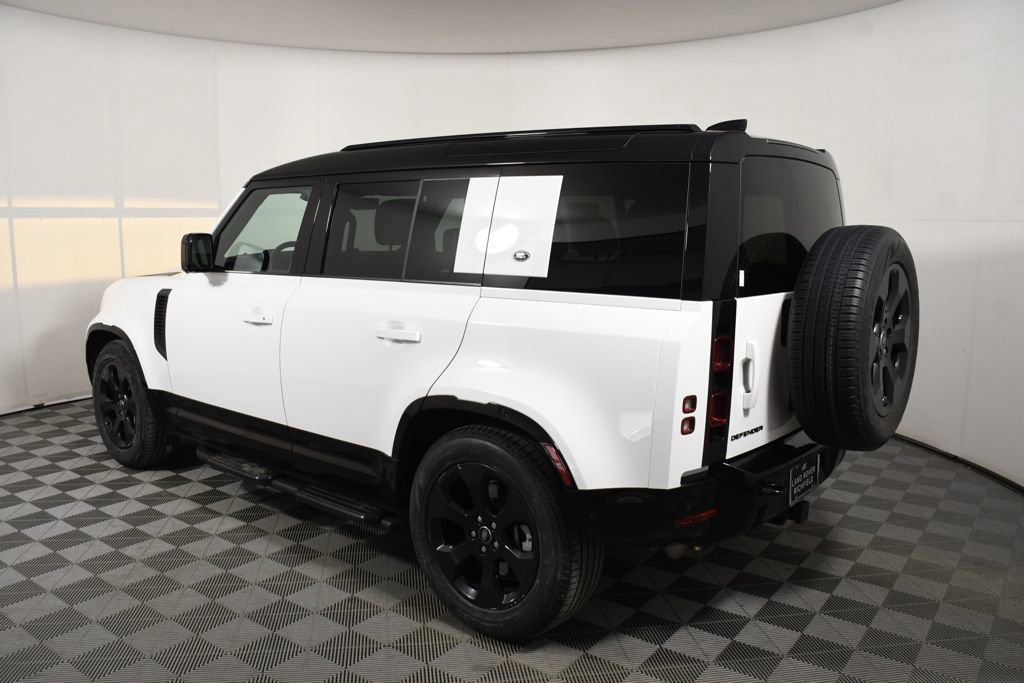 Used 2024 Land Rover Defender 110 X-Dynamic SE image 3