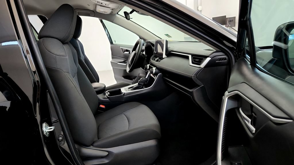 Certified 2025 Toyota RAV4 XLE AWD/4WD image 17