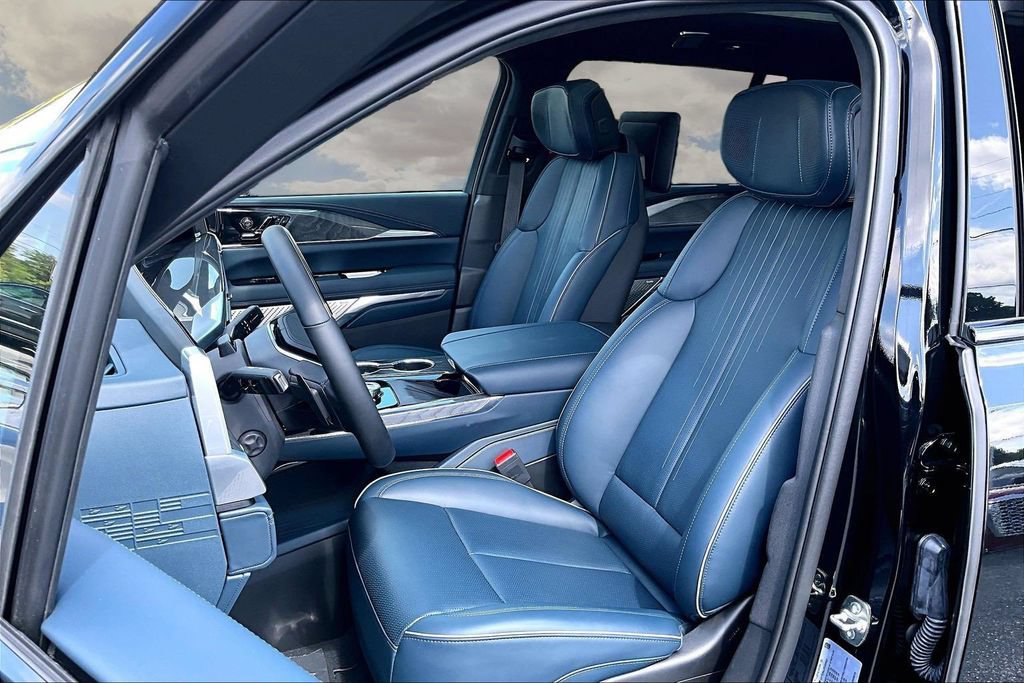 Certified 2026 Cadillac Escalade IQ Sport 2 AWD/4WD image 21