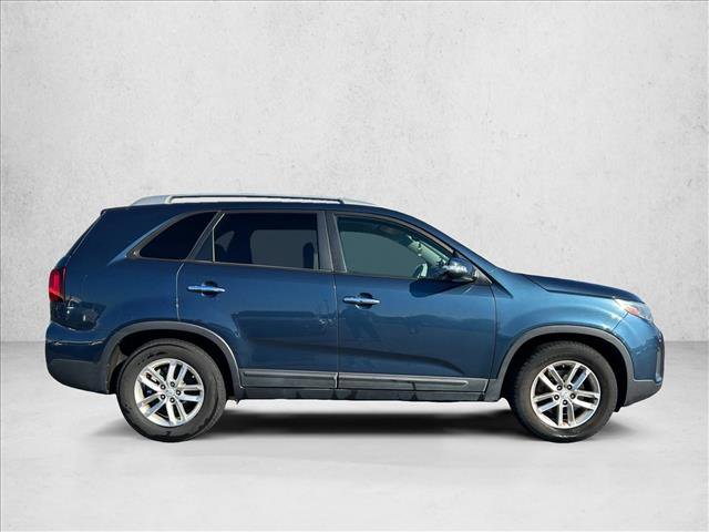 Used 2015 Kia Sorento LX image 4