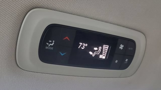 Used 2024 Chrysler Pacifica Touring-L FWD image 22