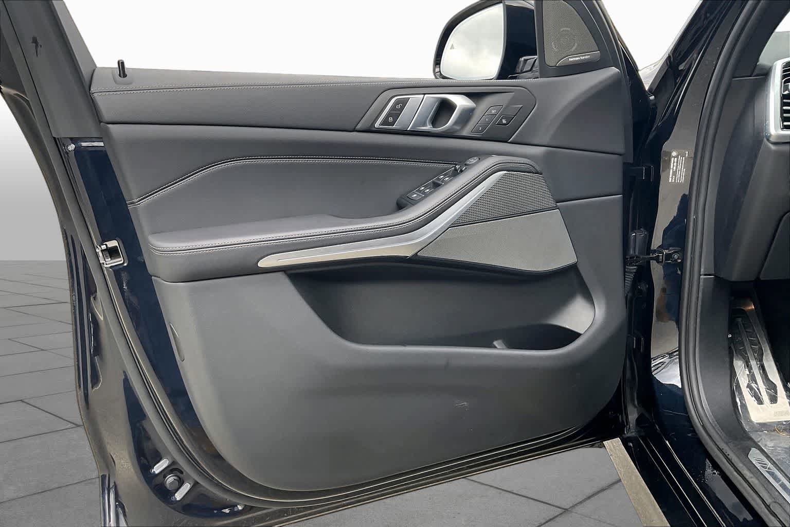 Used 2021 BMW X5 xDrive40i w/ M Sport Package AWD/4WD image 21