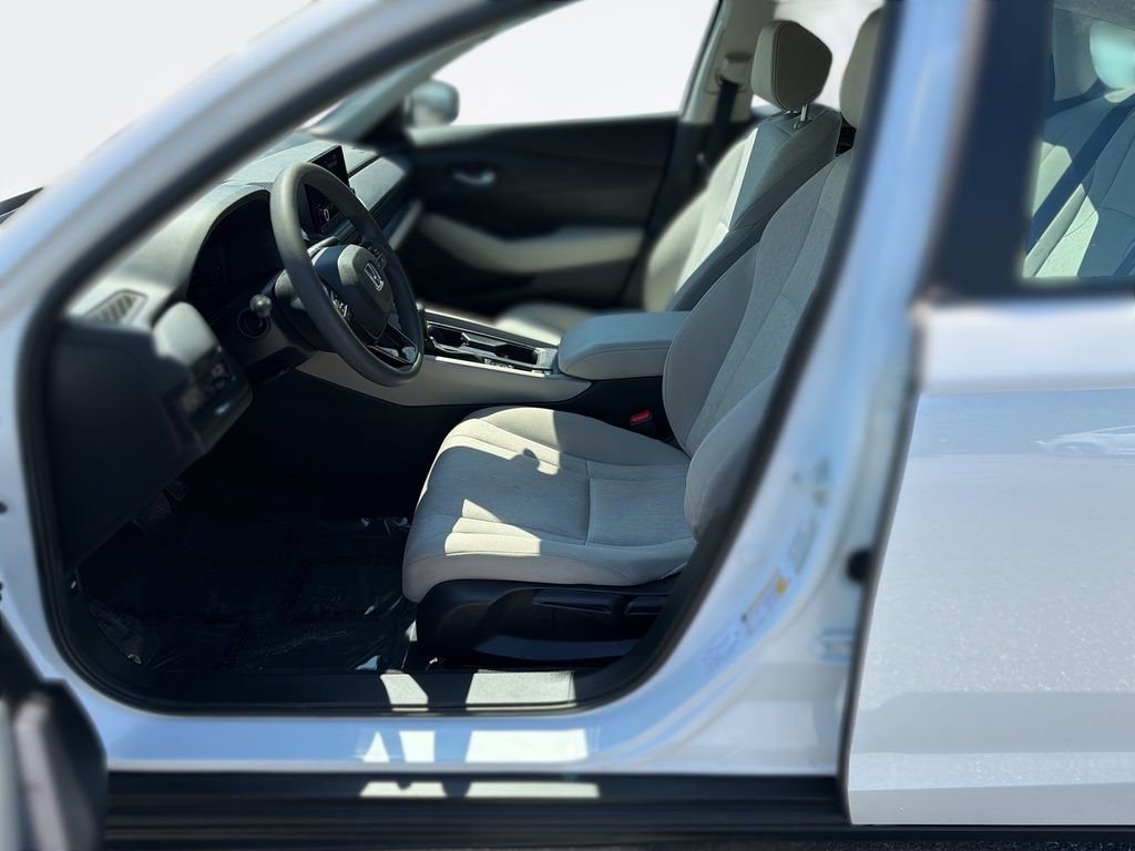 Used 2023 Honda Accord LX image 13