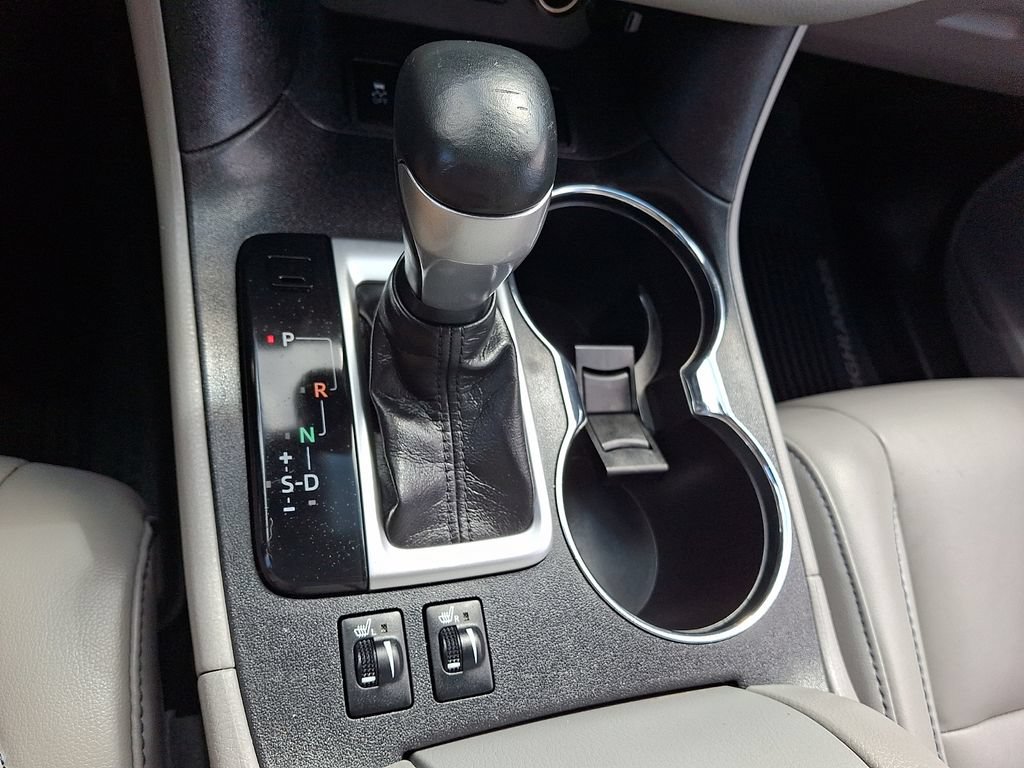Used 2019 Toyota Highlander XLE AWD/4WD image 17