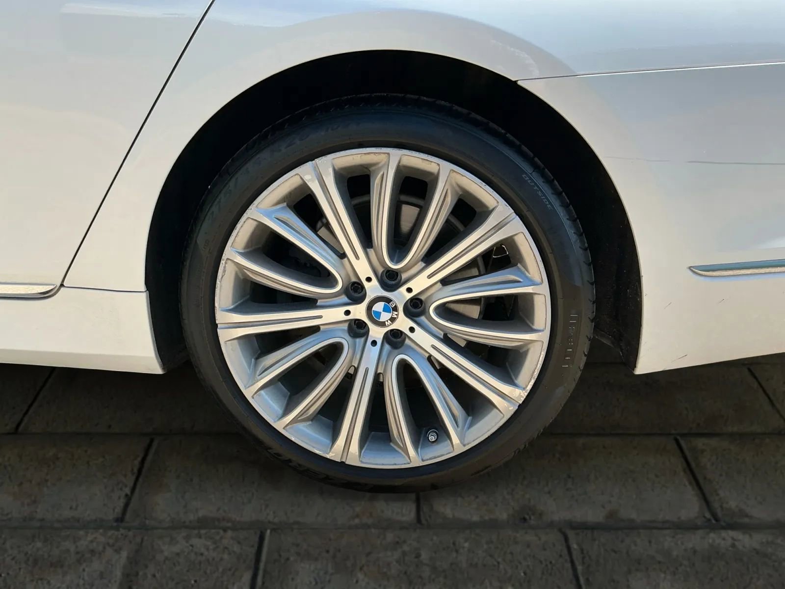 Used 2016 BMW 750i xDrive image 17