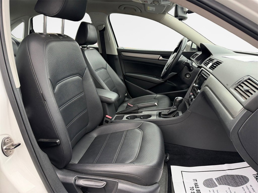 Used 2014 Volkswagen Passat TDI SE image 25