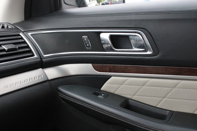 Used 2018 Ford Explorer Platinum AWD/4WD image 21