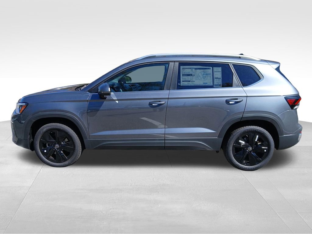 New 2026 Volkswagen Taos SE image 2